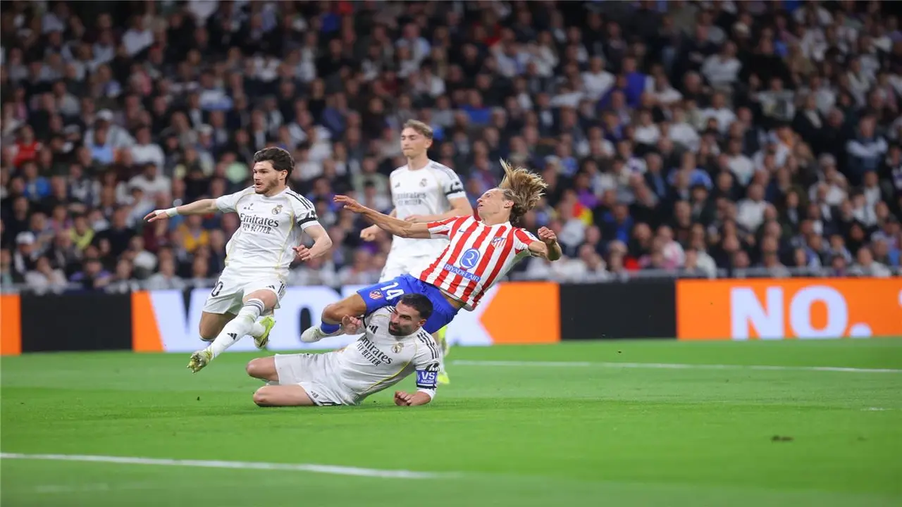 أتلتيكو مدريد يوجه انتقادات حادة للتحكيم الإسباني بعد مباراة ريال مدريد الأخيرة